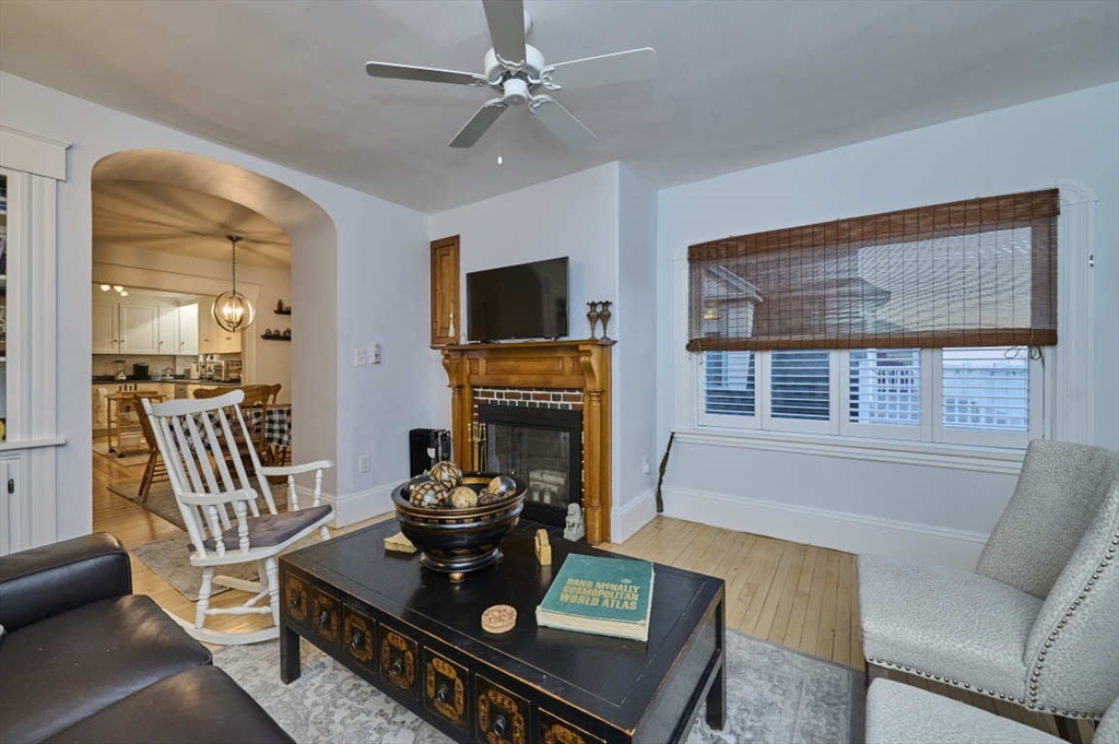 2 bed, 1 bath apartment for rent at 15 Eastern Unit B, Swampscott — photo 4 of 13