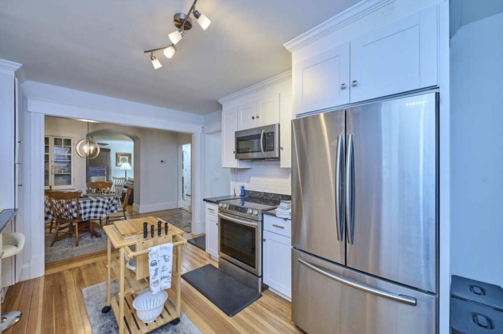 2 bed, 1 bath apartment for rent at 15 Eastern Unit B, Swampscott — photo 6 of 13