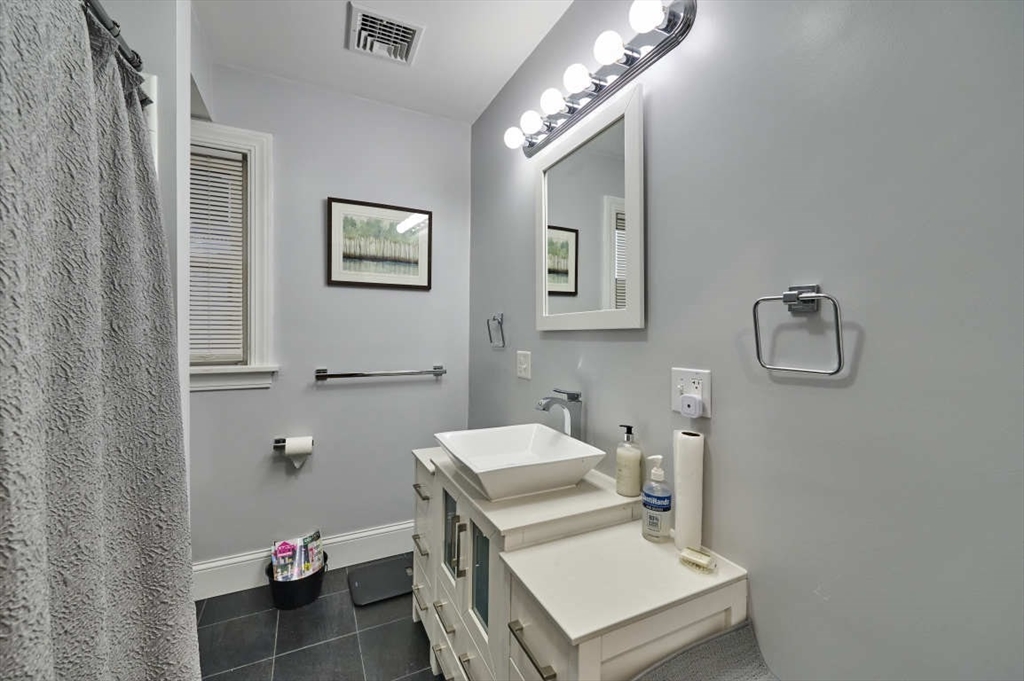 2 bed, 1 bath apartment for rent at 15 Eastern Unit B, Swampscott — photo 13 of 13