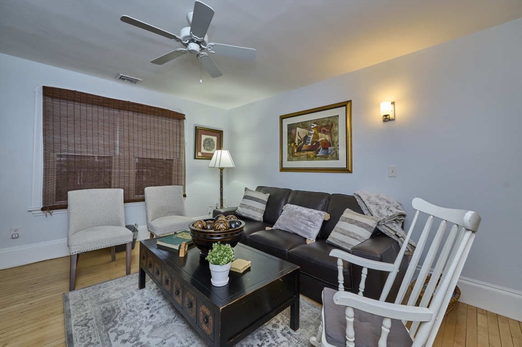 2 bed, 1 bath apartment for rent at 15 Eastern Unit B, Swampscott — photo 5 of 13
