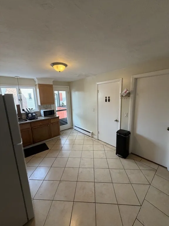 4 bed, 1 bath apartment for rent at 15 Eliot St Unit A, Framingham Center — photo 5 of 10