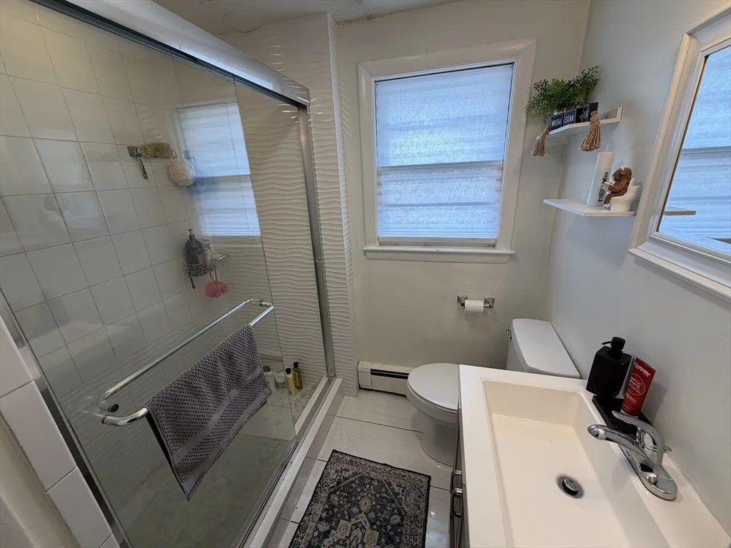 4 bed, 1 bath apartment for rent at 15 Eliot St Unit A, Framingham Center — photo 7 of 10