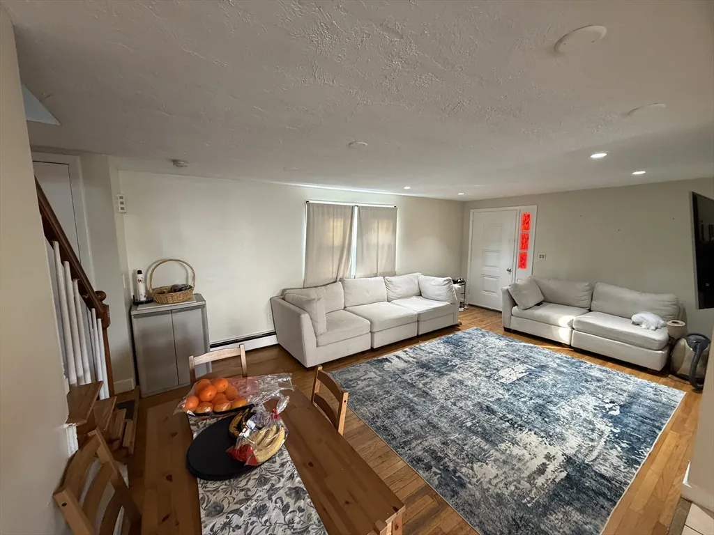 4 bed, 1 bath apartment for rent at 15 Eliot St Unit A, Framingham Center — photo 3 of 10