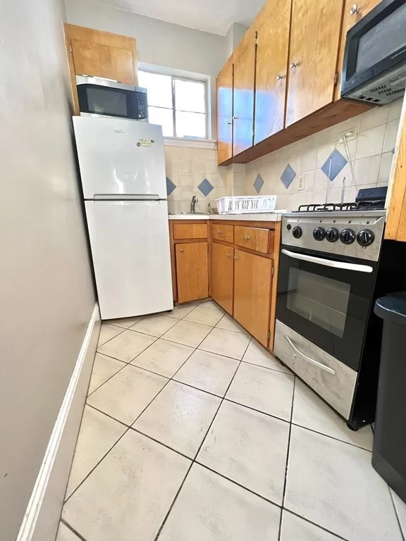2 bed, 1 bath apartment for rent at 15 Ellery St Unit 12, Harvard Square — photo 6 of 6