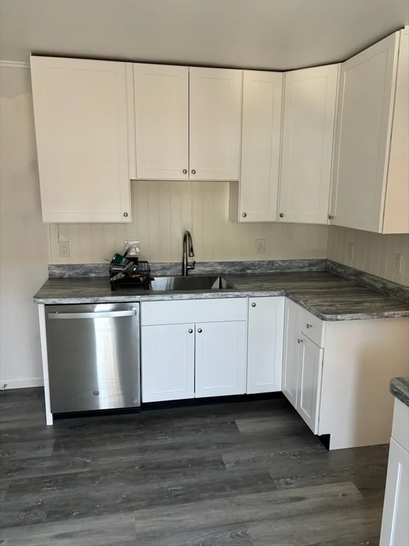 3 bed, 1 bath apartment for rent at 15 Ellsworth St Unit 2, East Somerville — photo 3 of 16