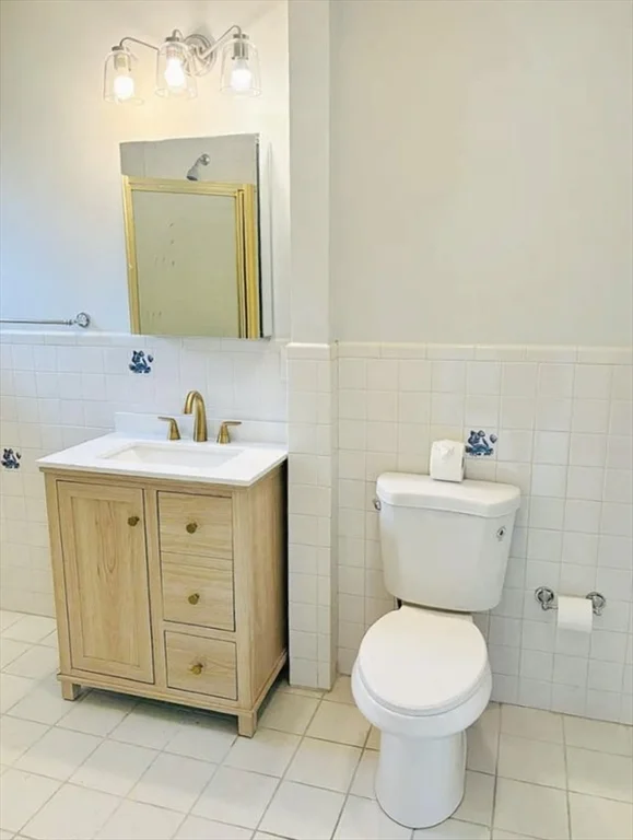 3 bed, 1 bath apartment for rent at 15 Ellsworth St Unit 2, East Somerville — photo 5 of 16