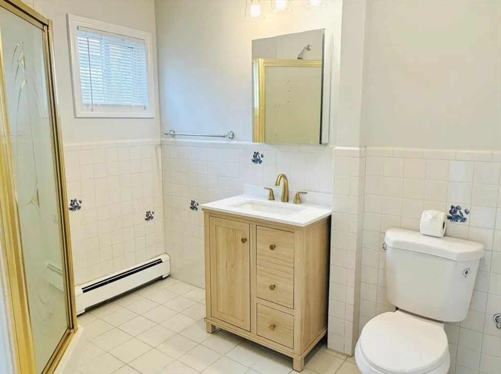 3 bed, 1 bath apartment for rent at 15 Ellsworth St Unit 2, East Somerville — photo 6 of 16