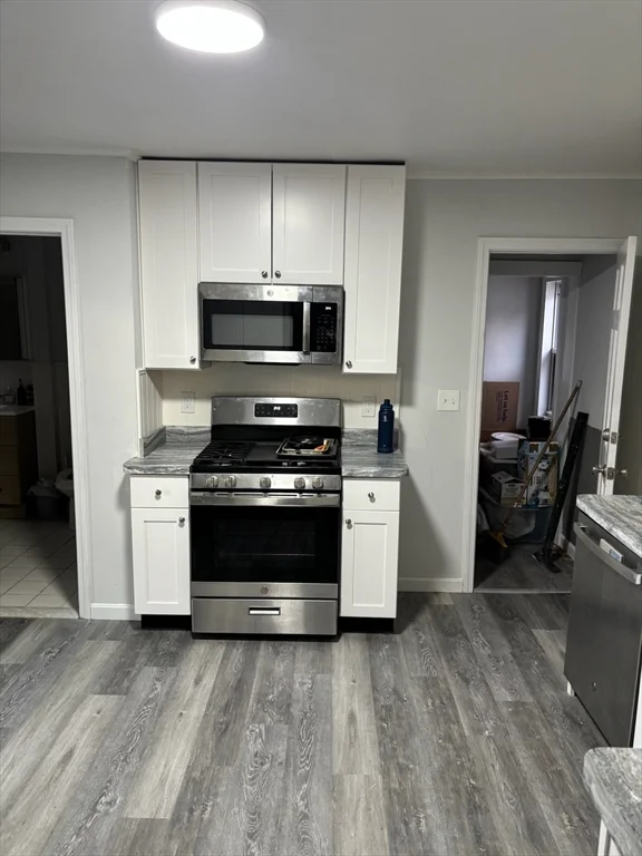 3 bed, 1 bath apartment for rent at 15 Ellsworth St Unit 2, East Somerville — photo 4 of 16