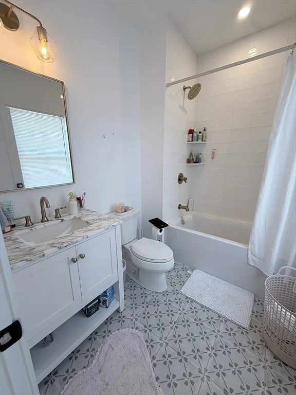 4 bed, 3 bath apartment for rent at 15 Emaerald St Unit 1, Nonantum — photo 9 of 13
