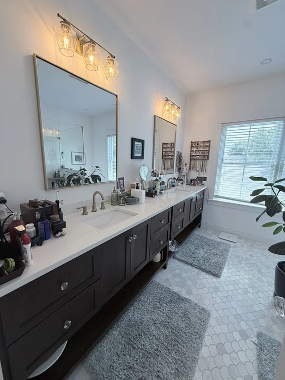 4 bed, 3 bath apartment for rent at 15 Emaerald St Unit 1, Nonantum — photo 12 of 13