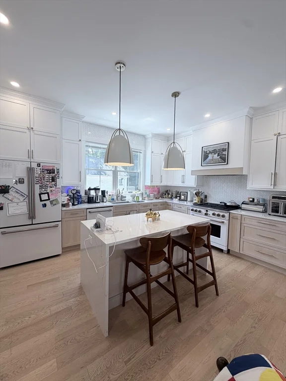 4 bed, 3 bath apartment for rent at 15 Emaerald St Unit 1, Nonantum — photo 6 of 13