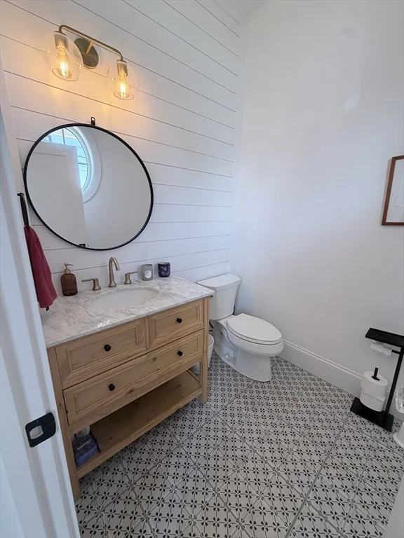 4 bed, 3 bath apartment for rent at 15 Emaerald St Unit 1, Nonantum — photo 2 of 13