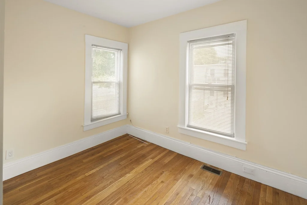 3 bed, 1 bath apartment for rent at 15 Emerson St Unit 0, Wakefield — photo 11 of 20