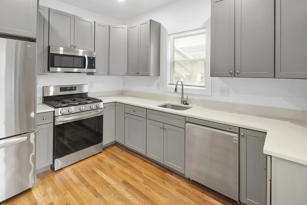 3 bed, 1 bath apartment for rent at 15 Emerson St Unit 0, Wakefield — photo 1 of 20