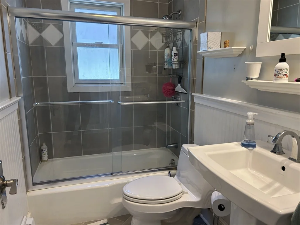 4 bed, 3 bath apartment for rent at 15 Englewood Rd Unit 0, Winchester — photo 25 of 32