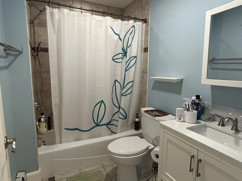 4 bed, 3 bath apartment for rent at 15 Englewood Rd Unit 0, Winchester — photo 24 of 32