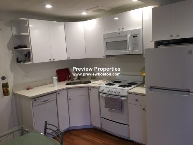 Studio bed, 1 bath apartment for rent at 15 Euston Rd Unit 17P, Brighton — photo 12 of 22
