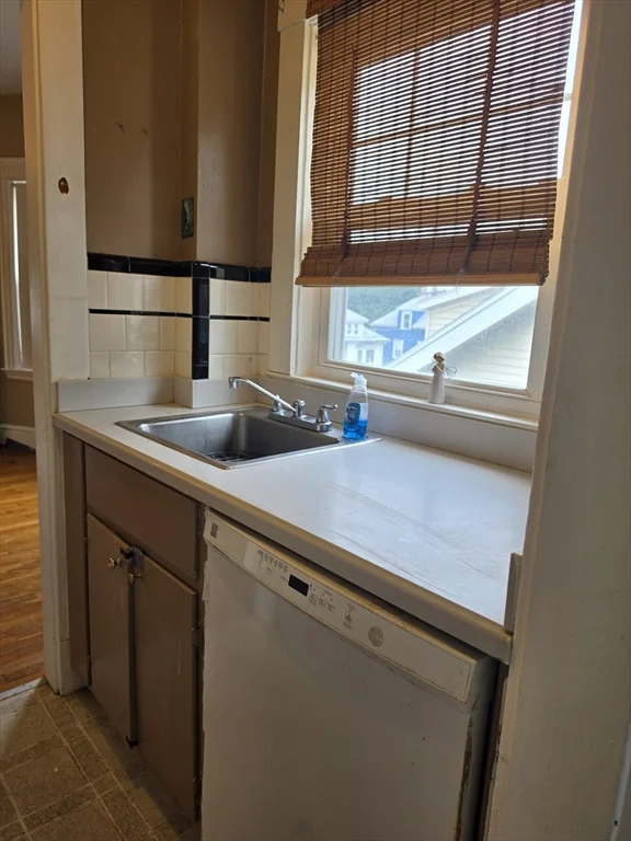 2 bed, 1 bath apartment for rent at 15 Fair Oaks Unit 2, Lynn — photo 5 of 9