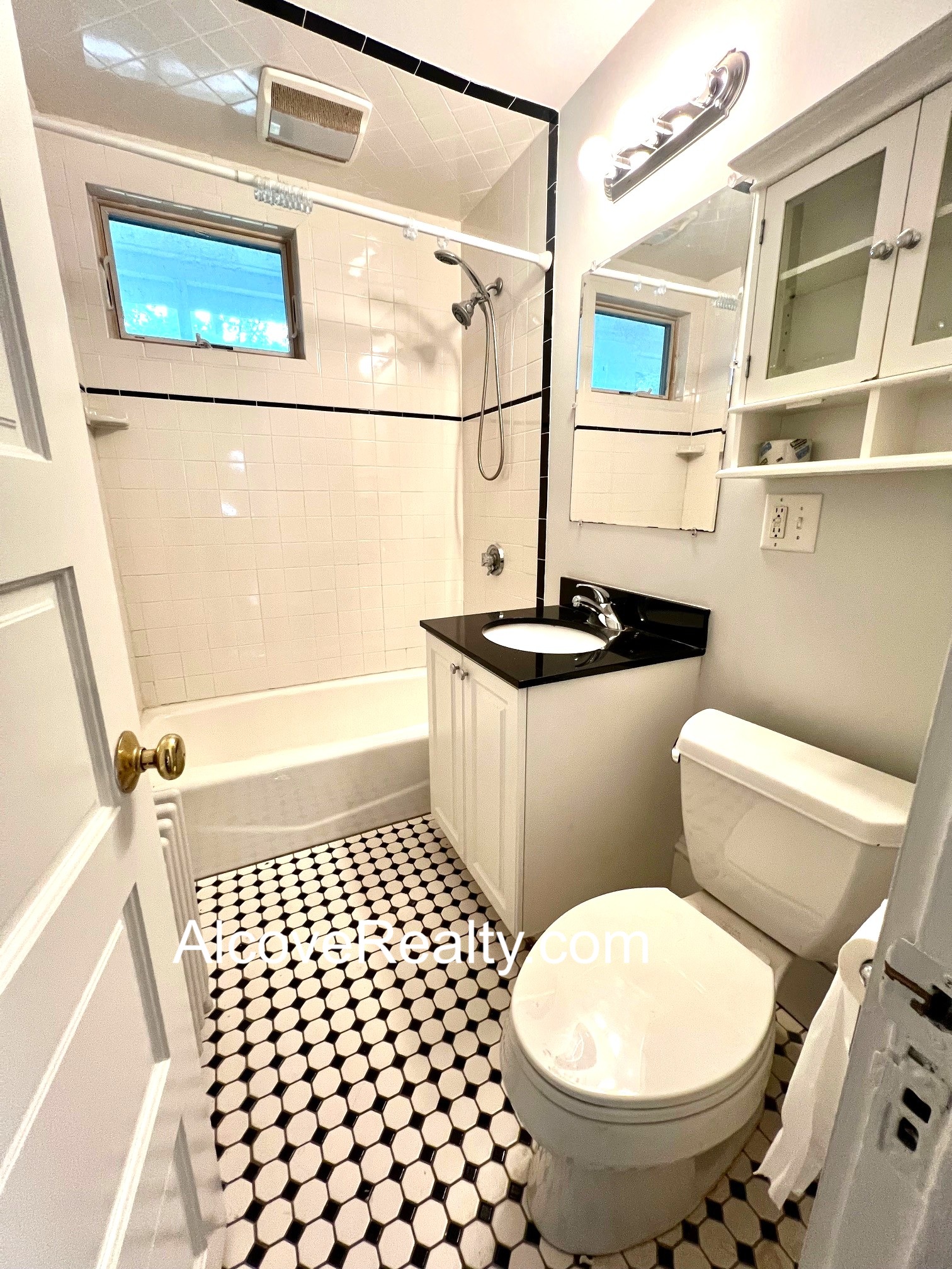 3 bed, 1 bath apartment for rent at 15 Farragut Ave Unit 3, West Somerville — photo 17 of 21