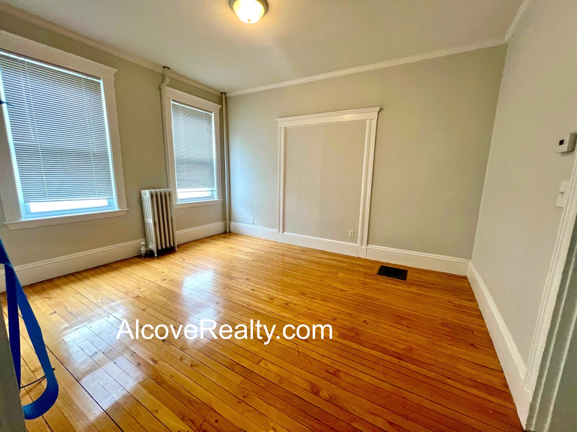 3 bed, 1 bath apartment for rent at 15 Farragut Ave Unit 3, West Somerville — photo 4 of 21