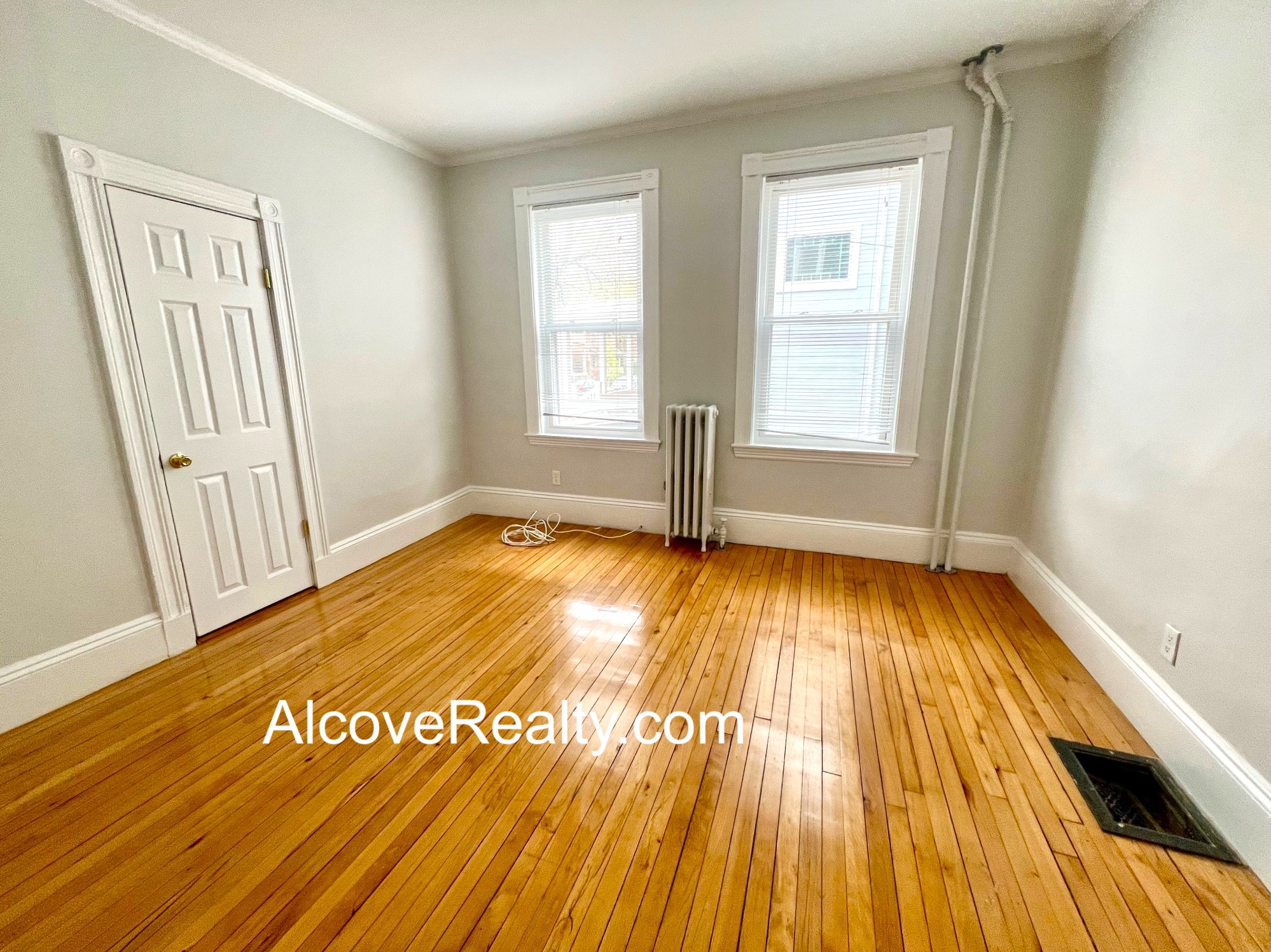 3 bed, 1 bath apartment for rent at 15 Farragut Ave Unit 3, West Somerville — photo 8 of 21