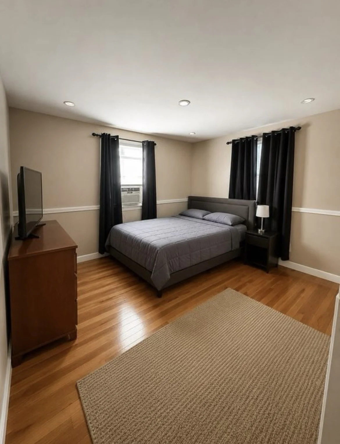 4 bed, 2 bath apartment for rent at 15 Farrin St Unit 0, Hyde Park — photo 6 of 14