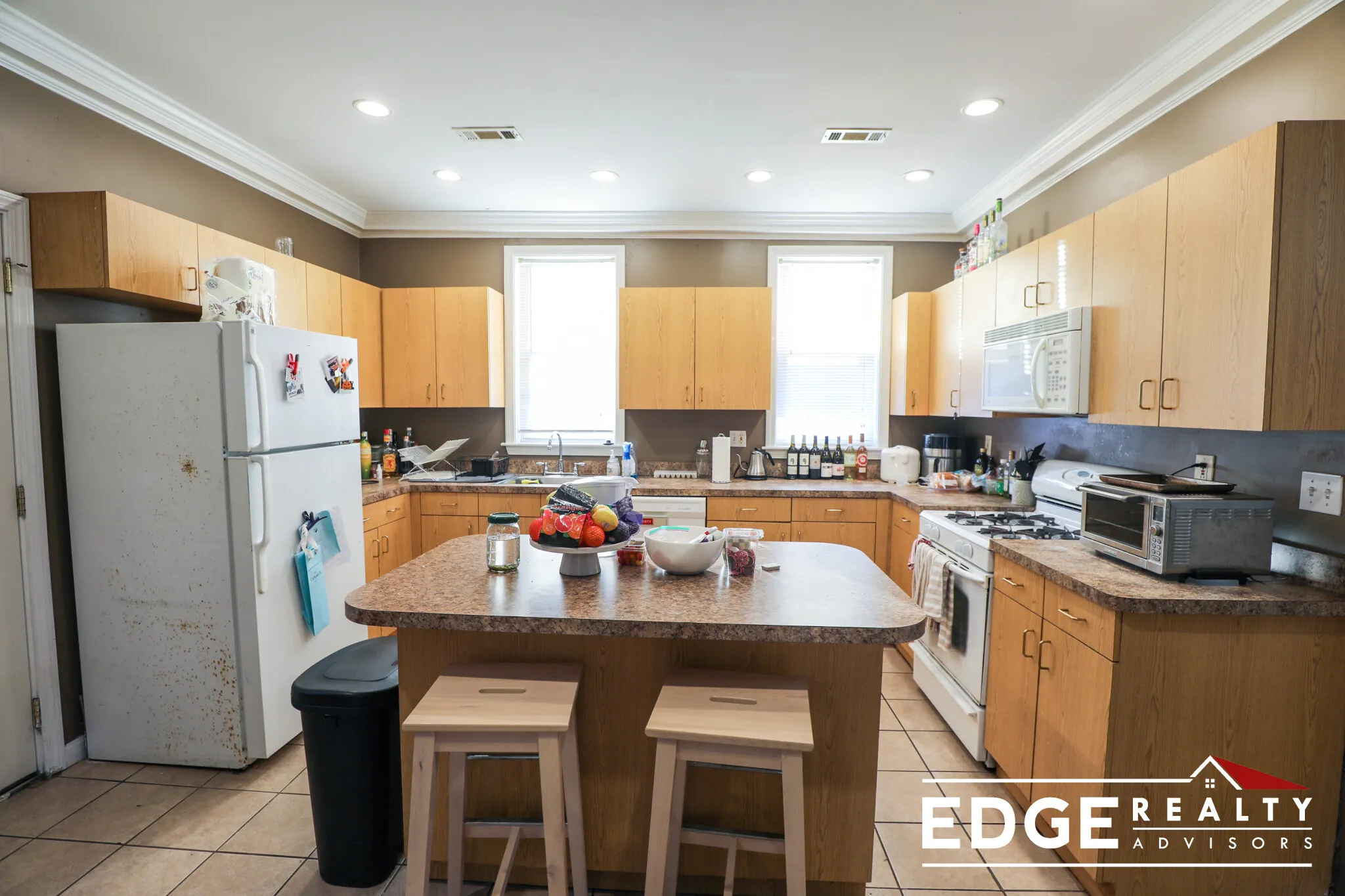 4 bed, 2 bath apartment for rent at 15 Farrington Ave Unit 2, Allston — photo 2 of 11