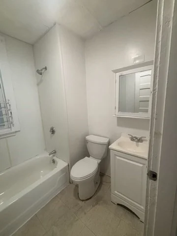3 bed, 1 bath apartment for rent at 15 Fortesque St Unit 3, Lynn — photo 3 of 13