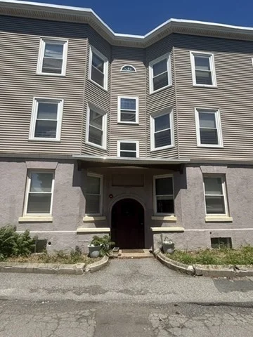 3 bed, 1 bath apartment for rent at 15 Fortesque St Unit 3, Lynn