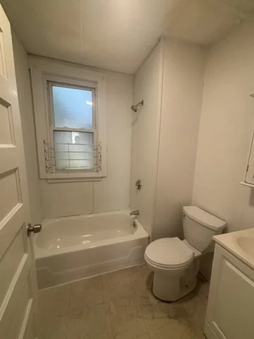3 bed, 1 bath apartment for rent at 15 Fortesque St Unit 3, Lynn — photo 4 of 13