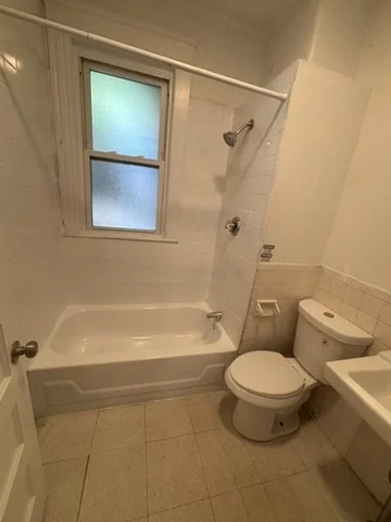 3 bed, 1 bath apartment for rent at 15 Fortesque St Unit 6, Lynn — photo 5 of 16