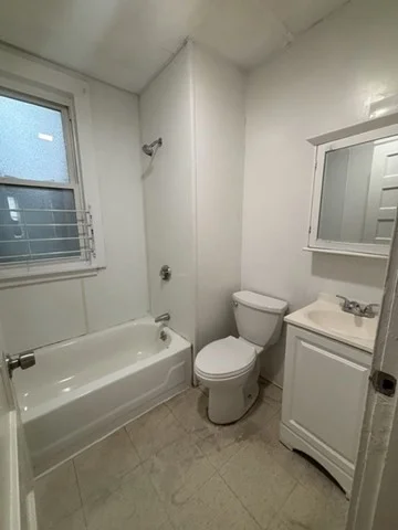 3 bed, 1 bath apartment for rent at 15 Fortesque Ter Unit 4, Lynn — photo 6 of 12
