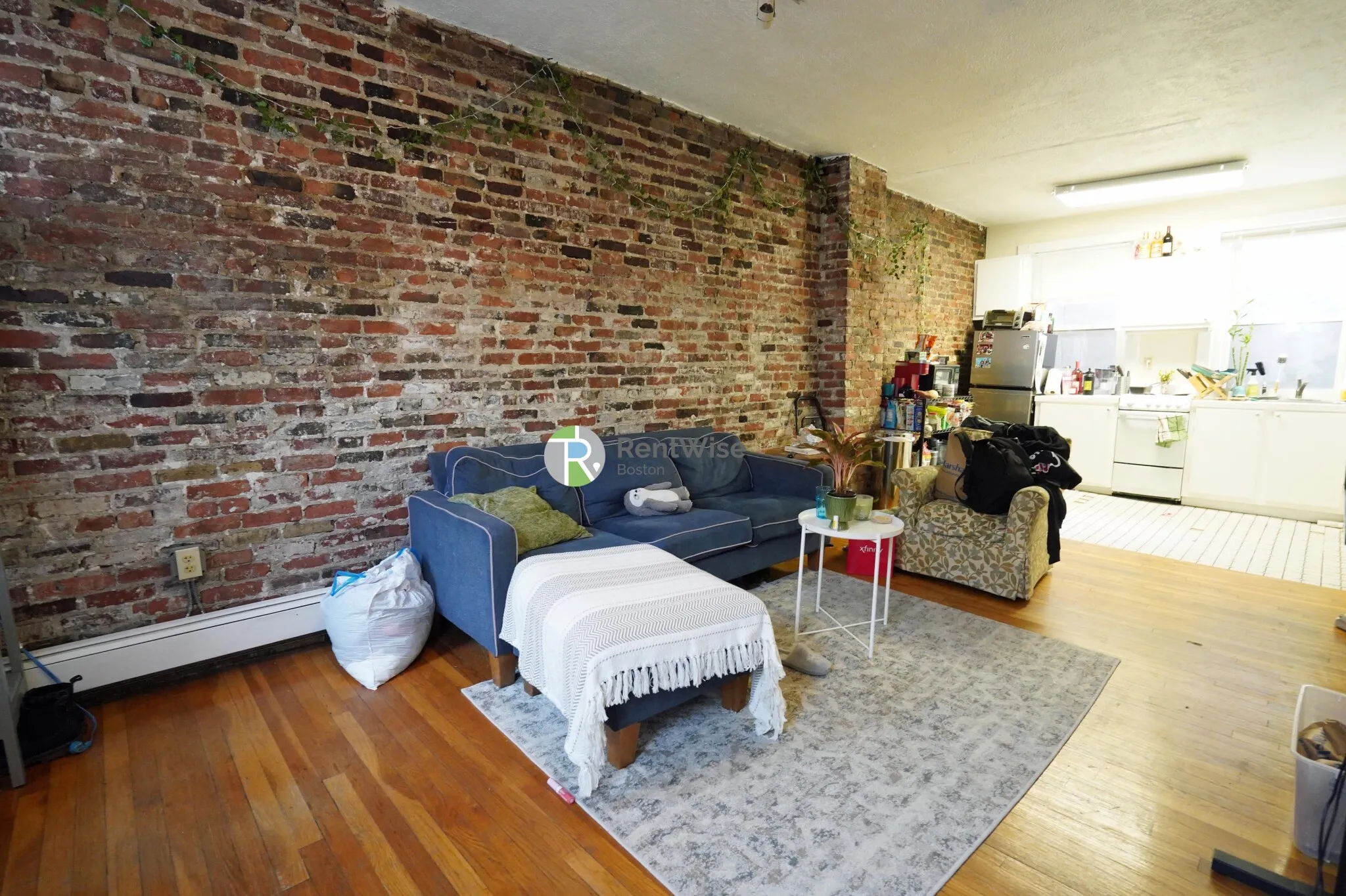 2 bed, 1 bath apartment for rent at 15 Garden St Unit 2, Beacon Hill — photo 4 of 17