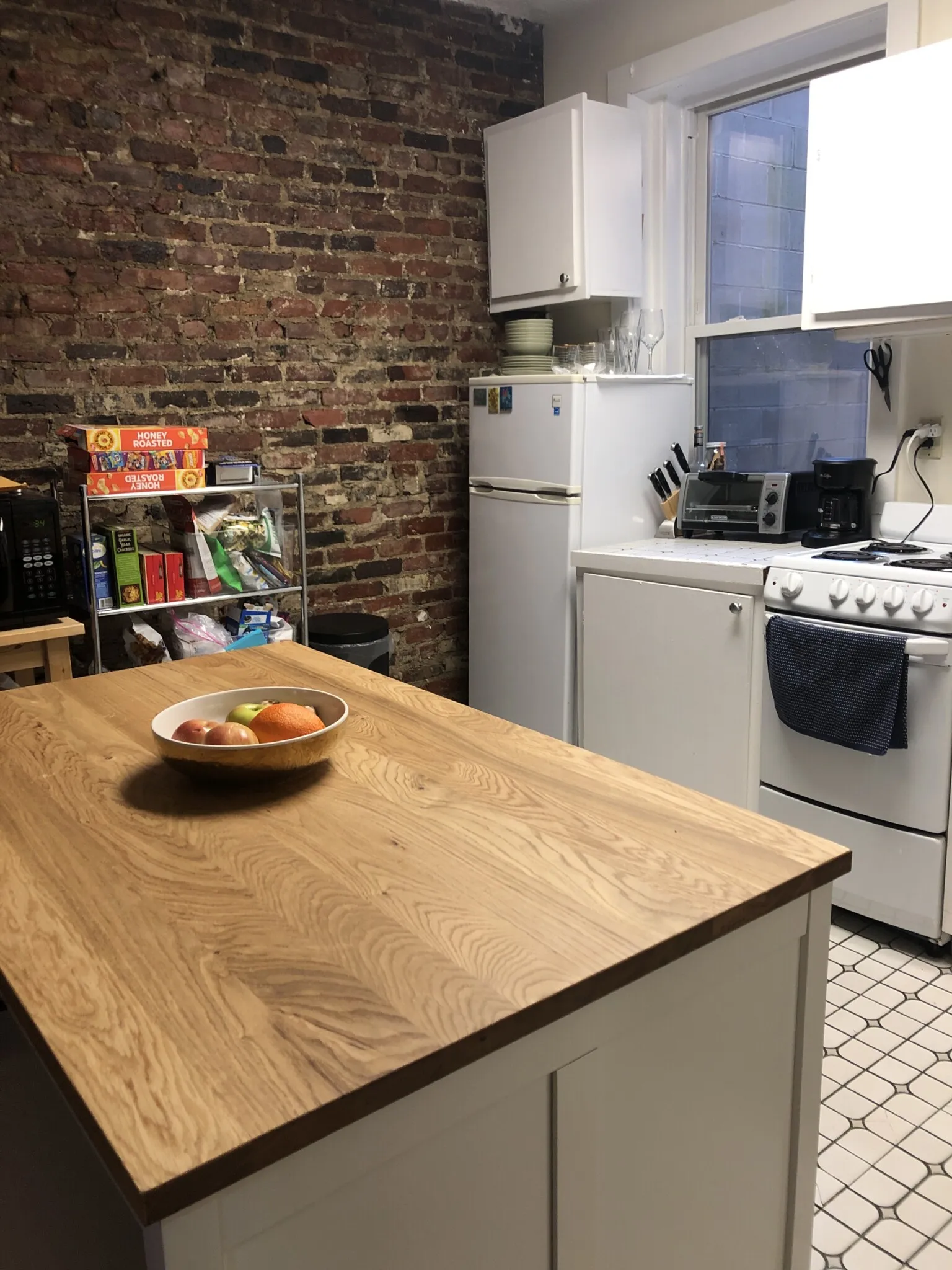 2 bed, 1 bath apartment for rent at 15 Garden St Unit 3, Beacon Hill — photo 2 of 6