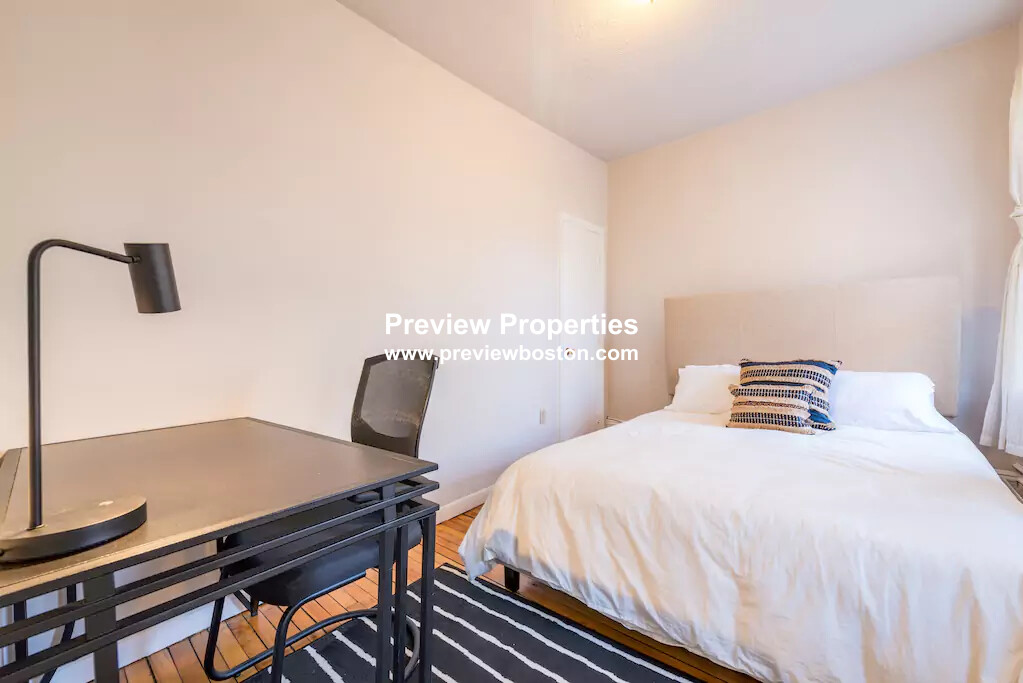 2 bed, 1 bath apartment for rent at 15 Garden St Unit 3P, Beacon Hill — photo 16 of 17