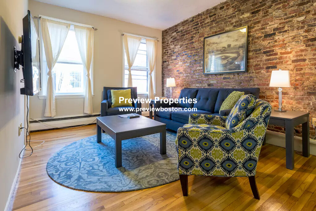 2 bed, 1 bath apartment for rent at 15 Garden St Unit 3P, Beacon Hill — photo 8 of 17