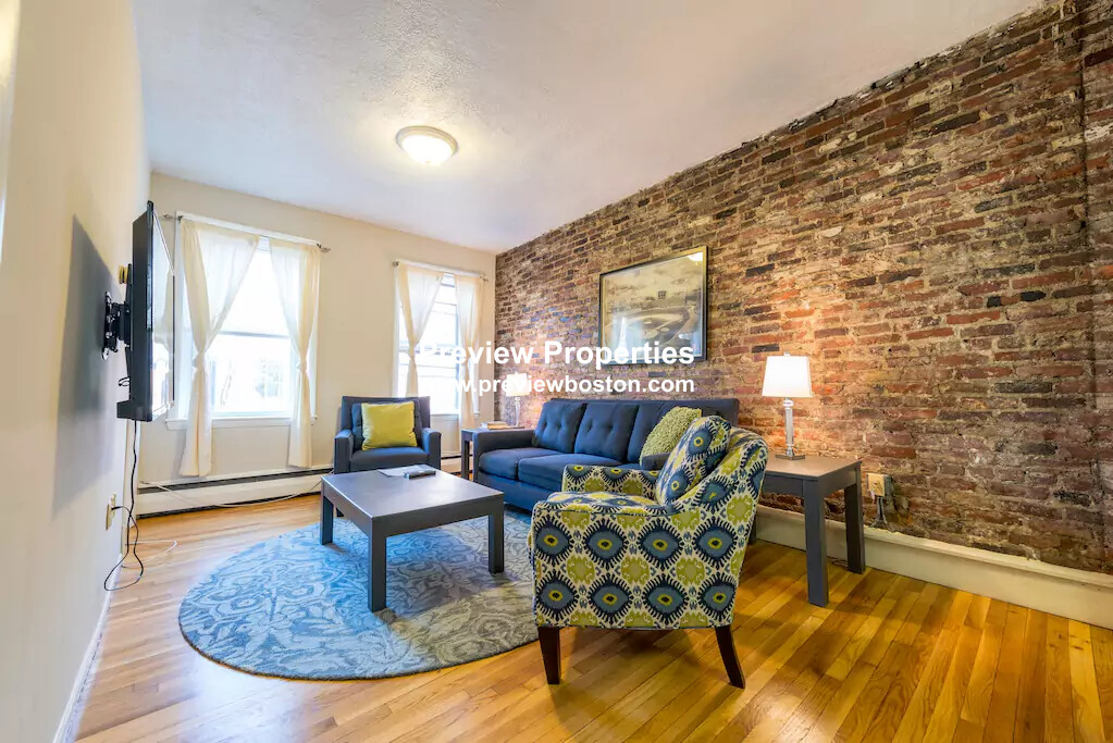 2 bed, 1 bath apartment for rent at 15 Garden St Unit 3P, Beacon Hill — photo 3 of 17