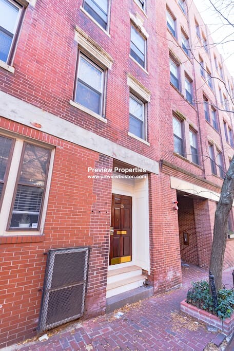 2 bed, 1 bath apartment for rent at 15 Garden St Unit 3P, Beacon Hill — photo 4 of 17