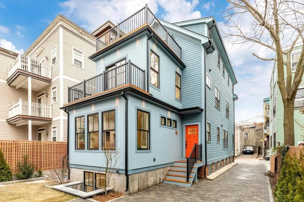 4 bed, 3 bath apartment for rent at 15 Gardner Rd Unit 15, The Port — photo 2 of 16