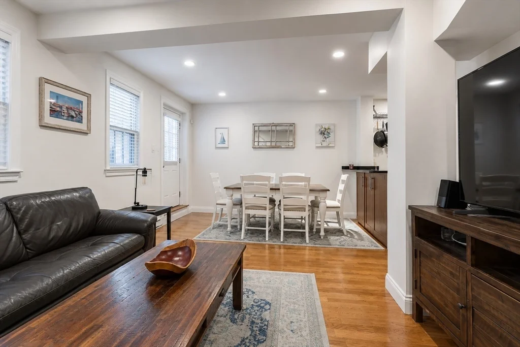 2 bed, 1 bath apartment for rent at 15 Garrison St Unit 1, Back Bay — photo 3 of 18