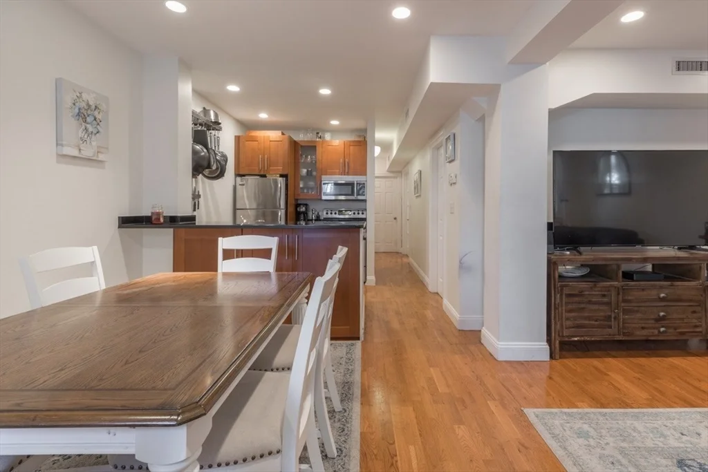 2 bed, 1 bath apartment for rent at 15 Garrison St Unit 1, Back Bay — photo 5 of 18
