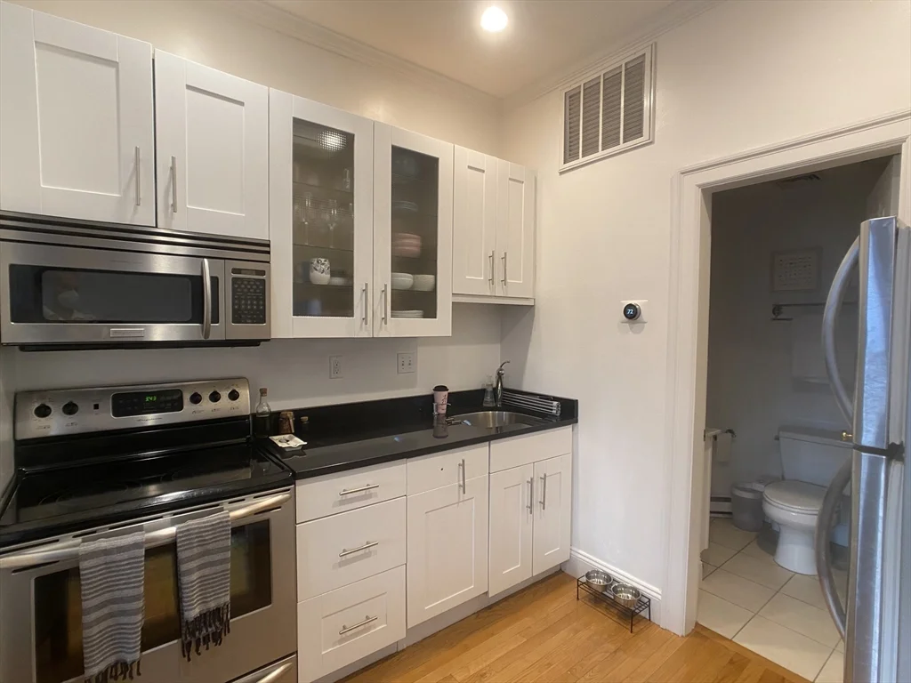 1 bed, 1 bath apartment for rent at 15 Garrison St Unit 4, Back Bay — photo 3 of 11