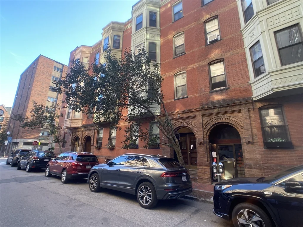 1 bed, 1 bath apartment for rent at 15 Garrison St Unit 4, Back Bay — photo 1 of 11