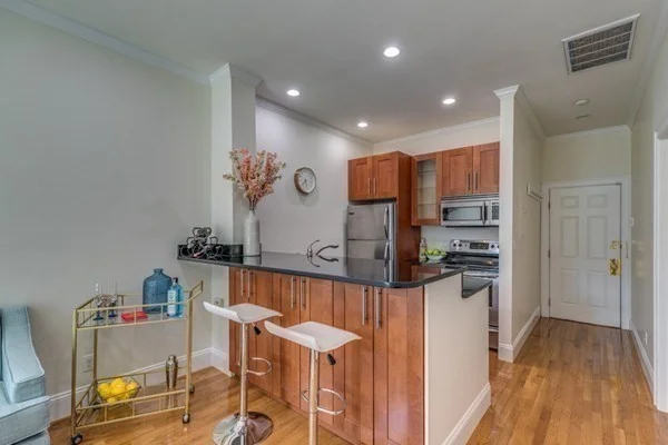 1 bed, 1 bath apartment for rent at 15 Garrison St Unit 9, Back Bay — photo 5 of 10