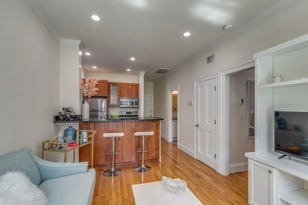 1 bed, 1 bath apartment for rent at 15 Garrison St Unit 9, Back Bay — photo 4 of 10