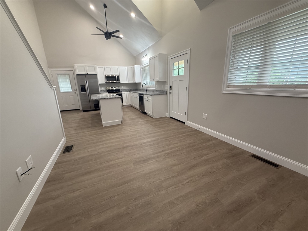 2 bed, 1 bath apartment for rent at 15 Glacier Path Unit 15, Middleboro — photo 5 of 14
