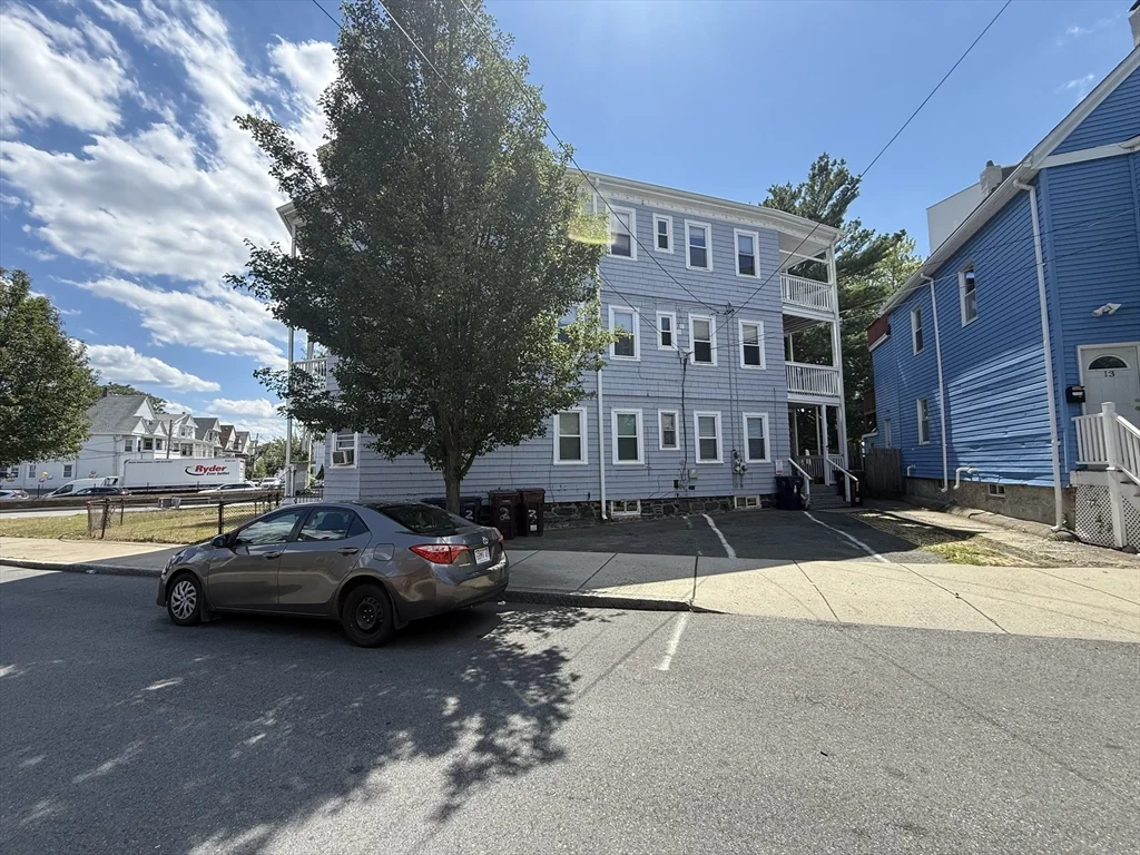 2 bed, 1 bath apartment for rent at 15 Gladstone St Unit 2, Everett — photo 3 of 36