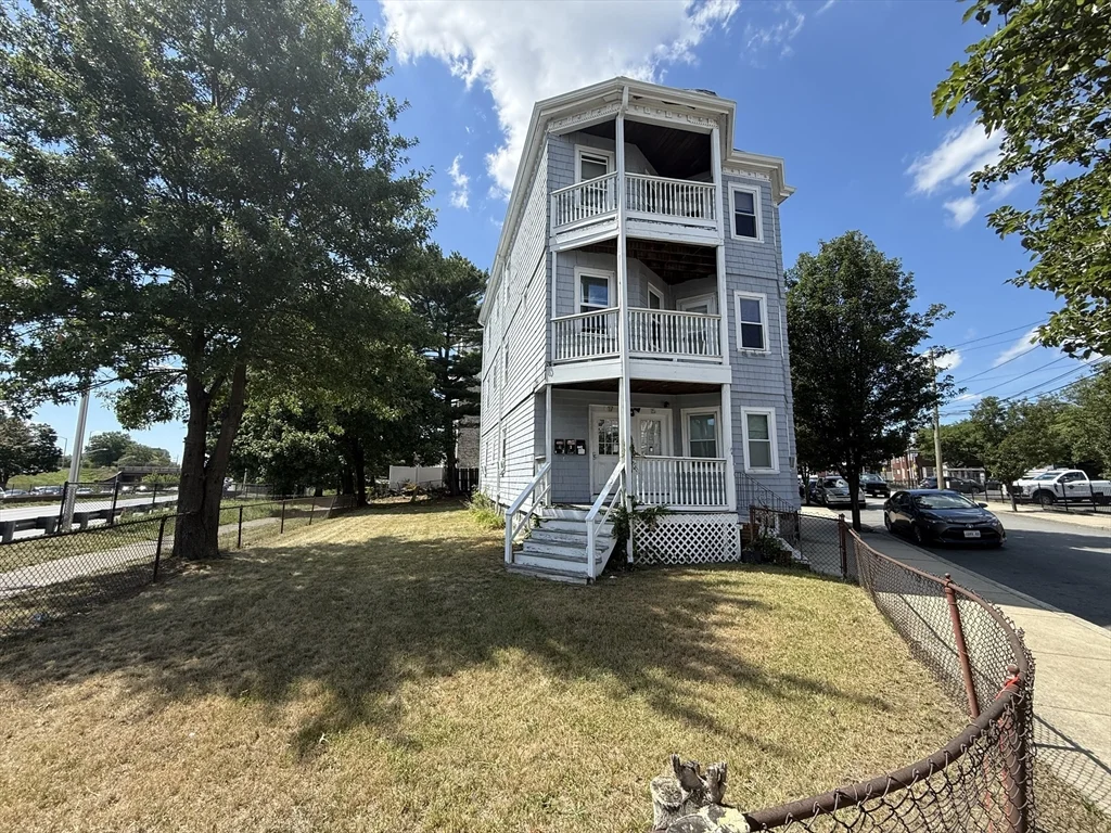2 bed, 1 bath apartment for rent at 15 Gladstone St Unit 2, Everett — photo 2 of 36