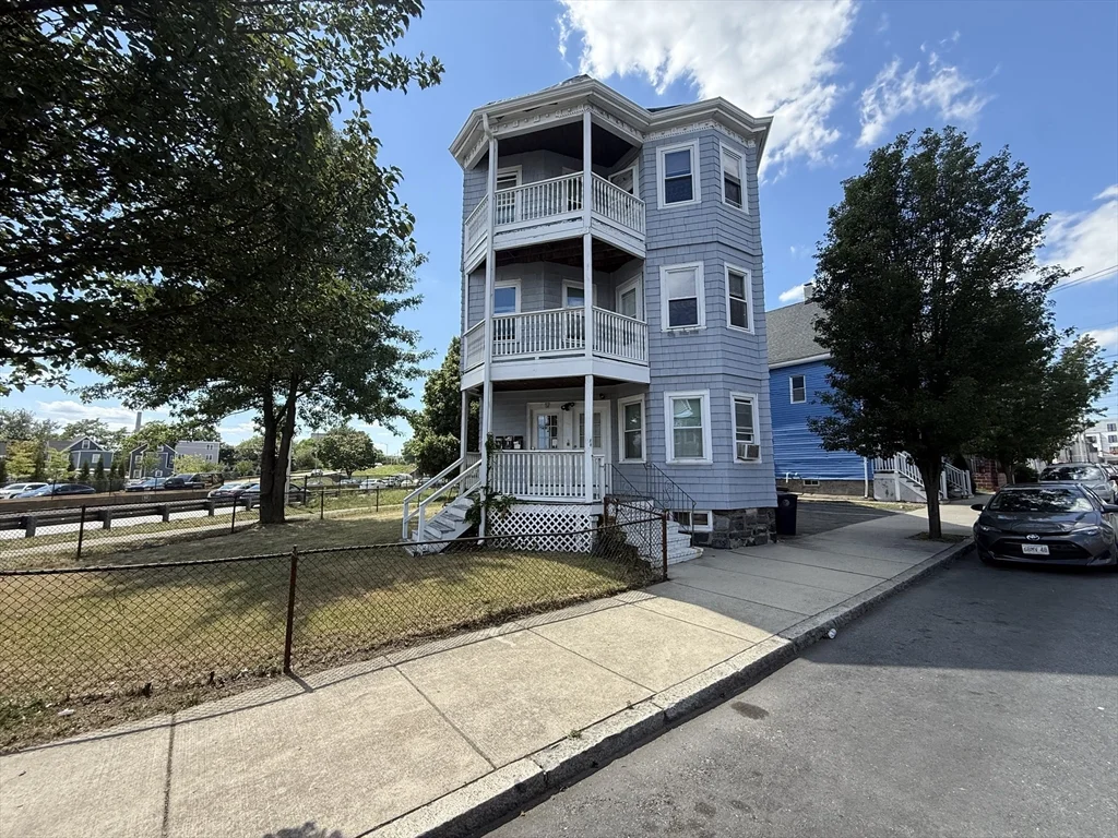 2 bed, 1 bath apartment for rent at 15 Gladstone St Unit 2, Everett — photo 1 of 36