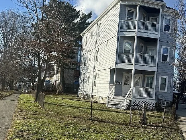 2 bed, 1 bath apartment for rent at 15 Gladstone St Unit 3, Everett — photo 1 of 19